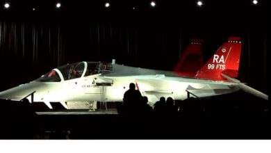 اولین مدل تولیدی جنگنده آموزشی T-7A Red Hawk بوئینگ معرفی شد [تماشا کنید]