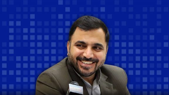 عضویت زارع پور در اینستاگرام و لینکدین (بروزرسانی: حضور وزیر در شبکه ممنوعه!)